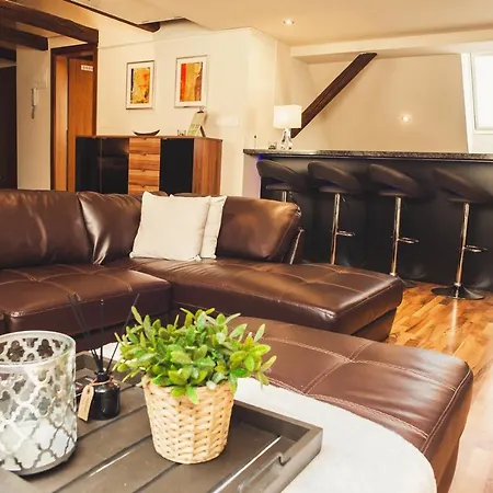 Skol S Parkiriscem Apartment